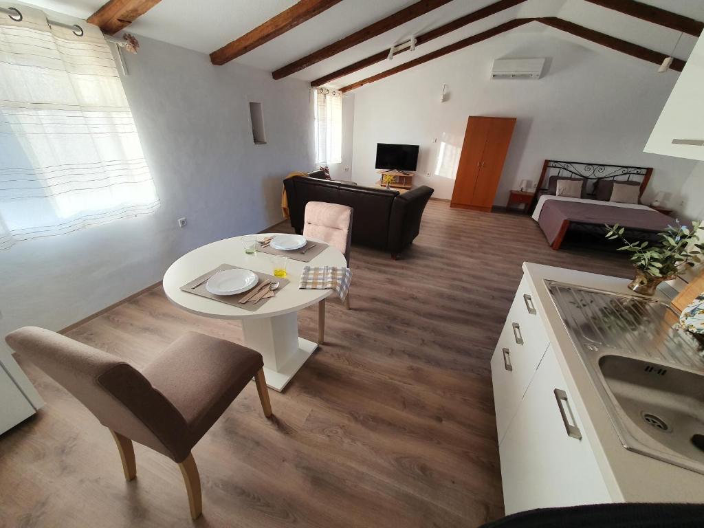 Kuchyňa alebo kuchynka v ubytovaní Private Accommodation Kanegra