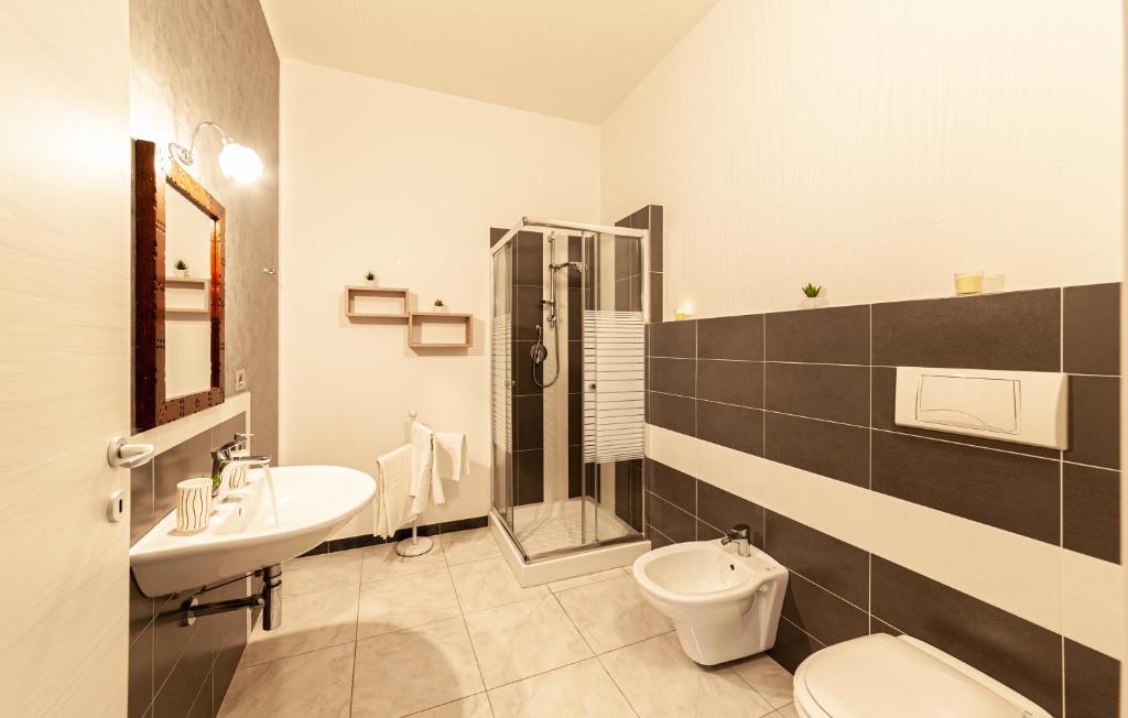 a bathroom with a sink and a toilet and a shower at Affittacamere Nonno Natalino in Castelsardo