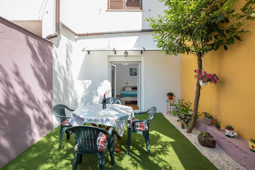 Ogród w obiekcie Apartment Rnjak