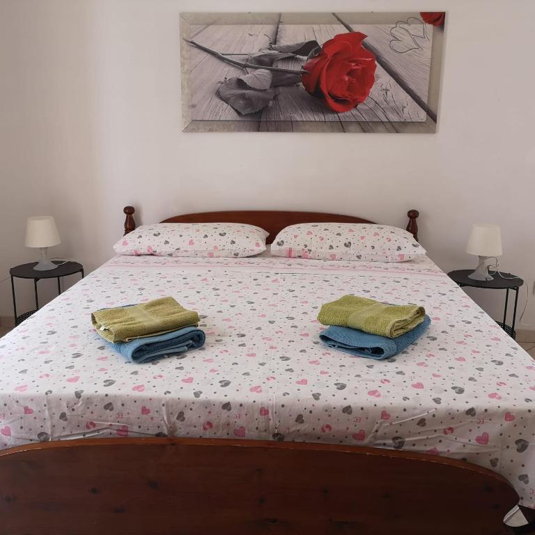 Postel nebo postele na pokoji v ubytování Dimora Trinity - Central Rooms