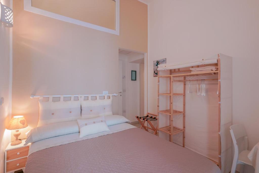 Posteľ alebo postele v izbe v ubytovaní Approdo Rooms - Eja Sardinia