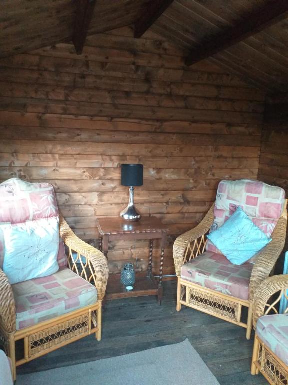 Posezení v ubytování Delightful cosy cabin