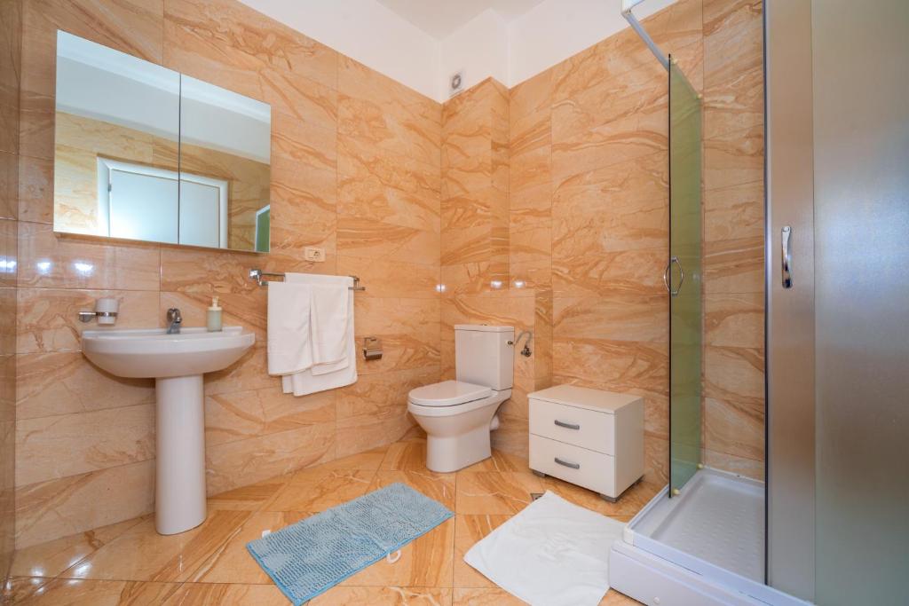 Koupelna v ubytování Alex Lux sea view aparmtent 2