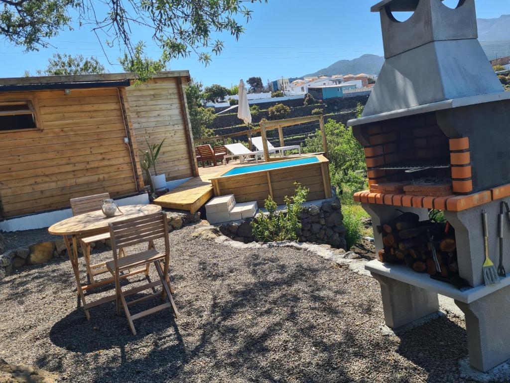 a backyard with a table and a fire place at Casa Abuelo Yano in El Paso