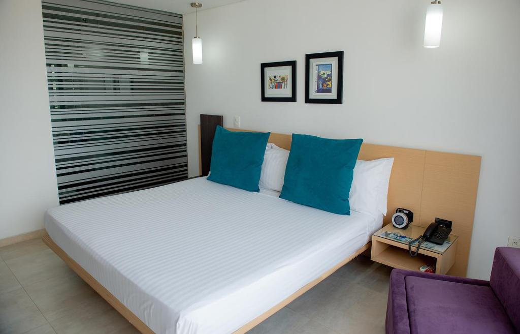 Postel nebo postele na pokoji v ubytování Hotel CasaBlanca Cucuta