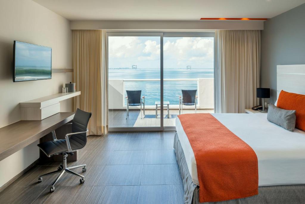 Postel nebo postele na pokoji v ubytování Real Inn Cancún