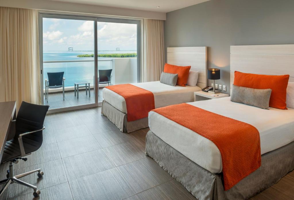 Postel nebo postele na pokoji v ubytování Real Inn Cancún