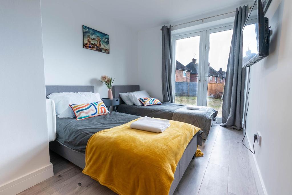 a bedroom with two beds and a window at Flat 03 Studio flat near Aylesbury Station Free Parking in Buckinghamshire