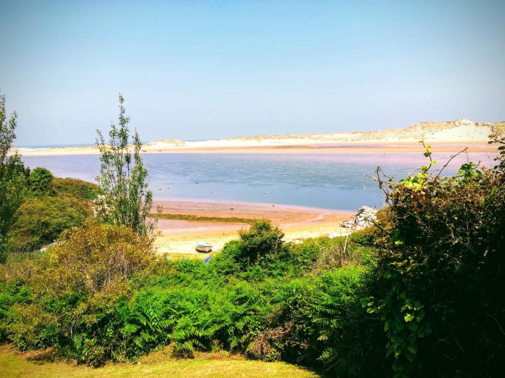Fotografie z fotogalerie ubytování APARTAMENTO PLAYA DE USIL v destinaci Mogro