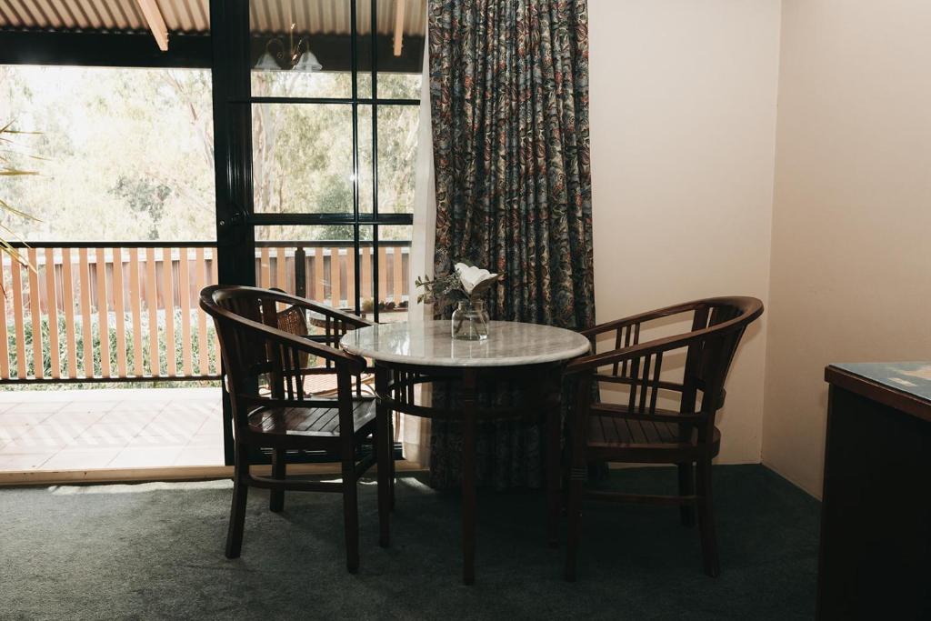 The Lawson Riverside Suites - 