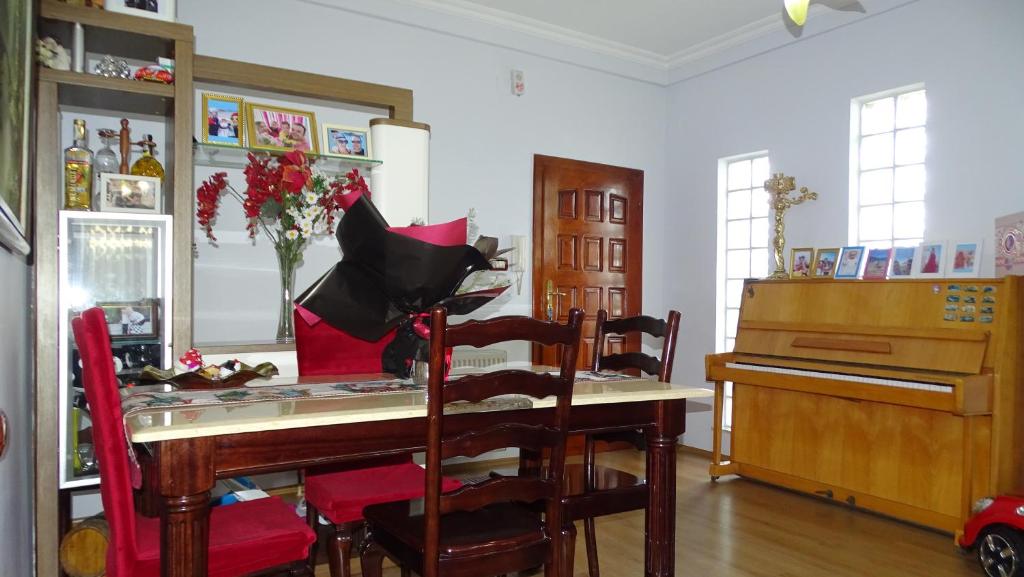Central Apartments Shoshi - Image 8