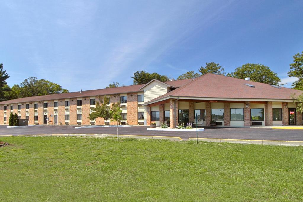 Baymont by Wyndham Muskegon photo