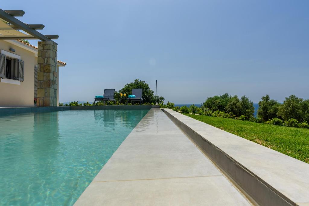 Zdjęcie z galerii obiektu Charis - Zeus Blue Villas, Kefalonia w mieście Spartia