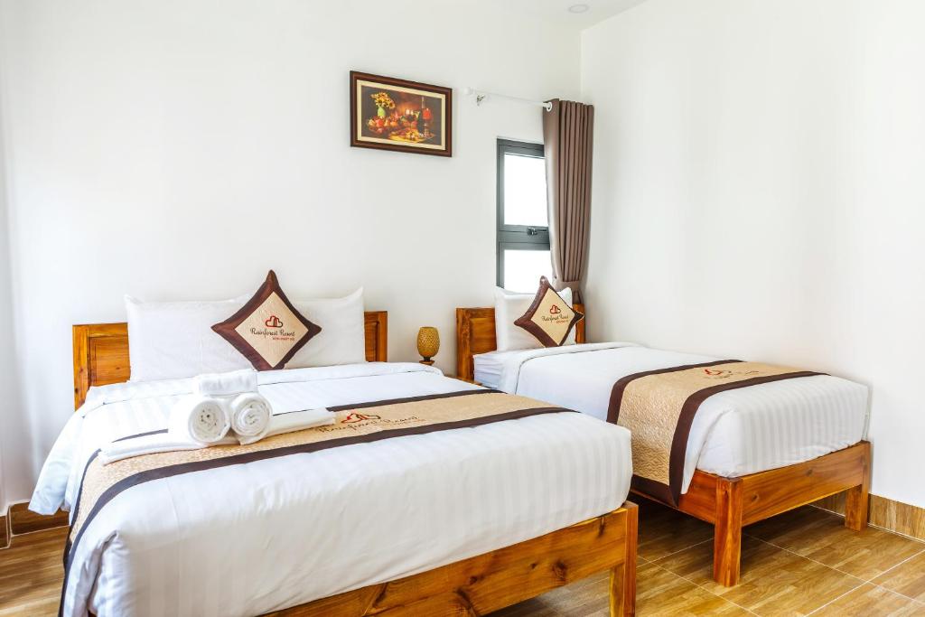 Giường trong phòng chung tại Rainforest Resort Phu Quoc