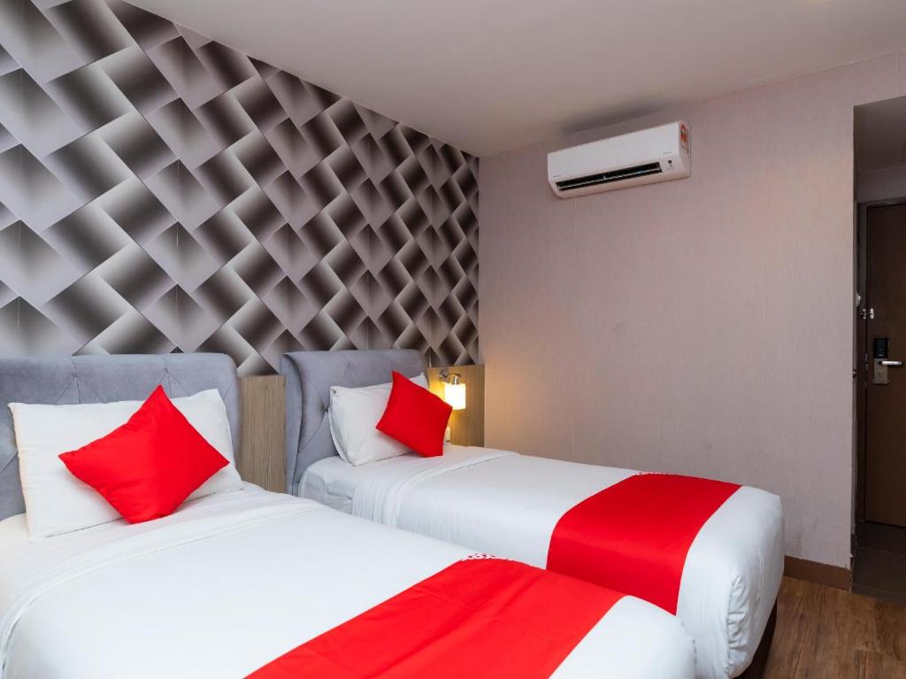 Postel nebo postele na pokoji v ubytování Hotel 101 Ulu Tiram