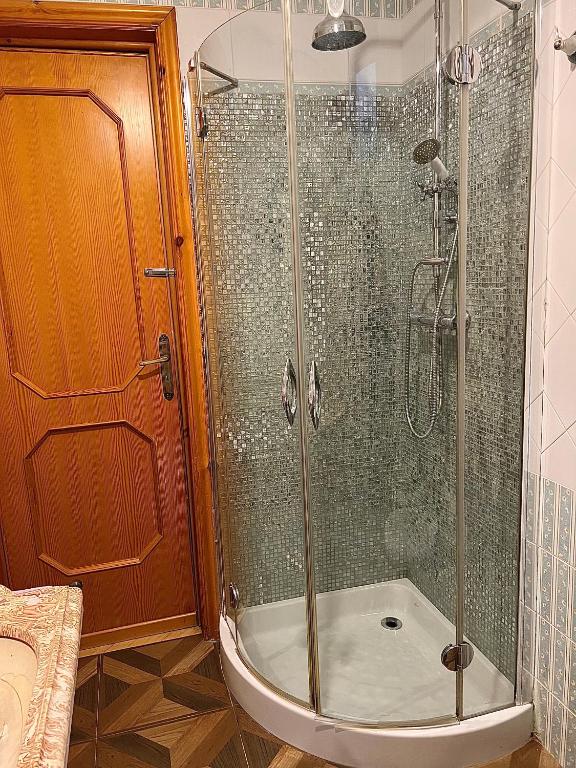 A bathroom at Extravacanza Safari