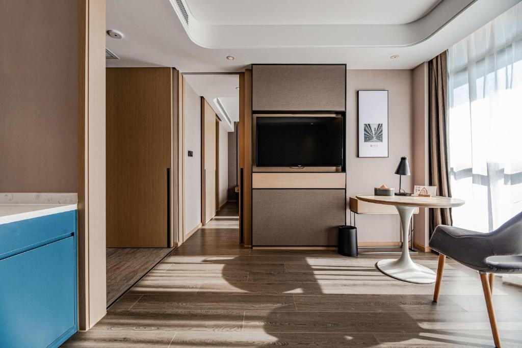 TV a/nebo společenská místnost v ubytování Atour S Hotel Shenzhen Longgang Zhonghaixing