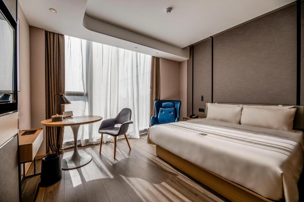 Postel nebo postele na pokoji v ubytování Atour S Hotel Shenzhen Longgang Zhonghaixing