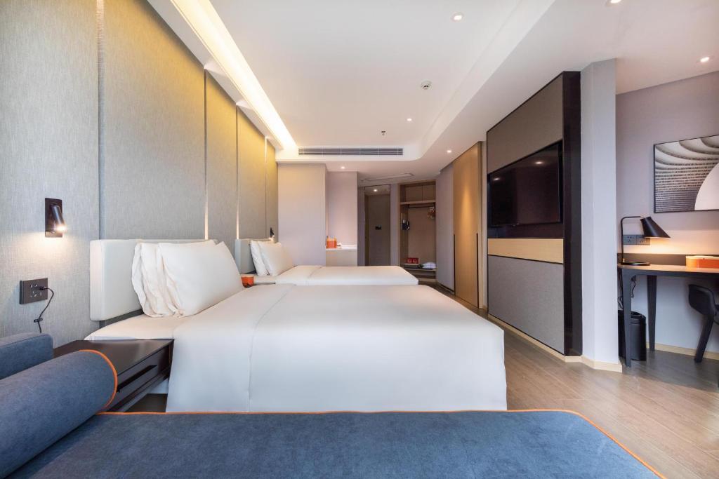 Postel nebo postele na pokoji v ubytování Atour Hotel Zhuhai Gongbei Fuhuali