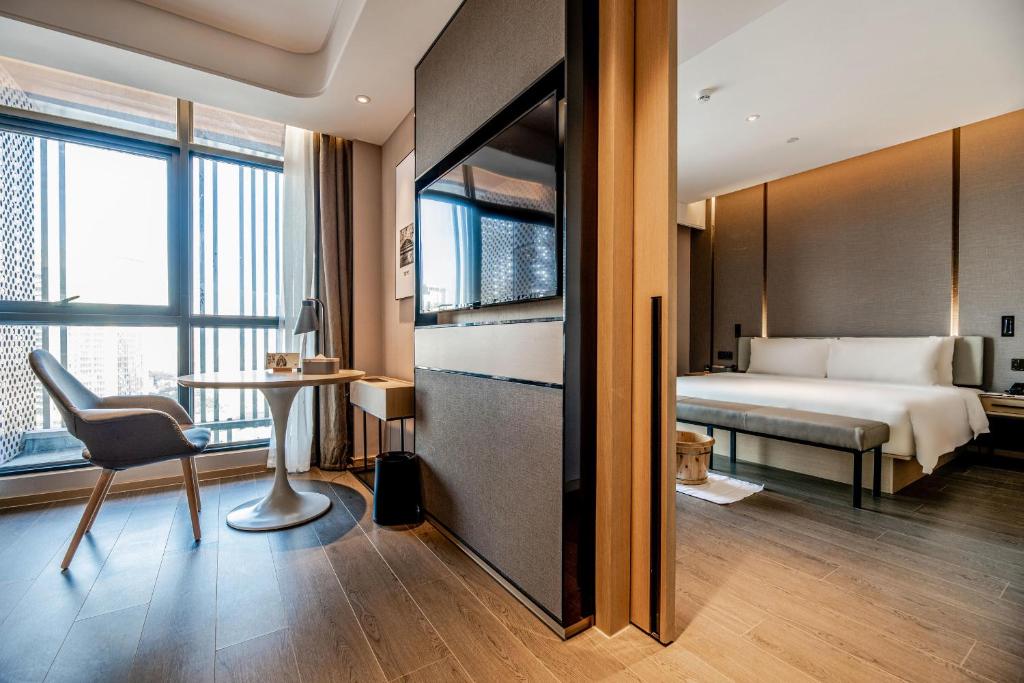 Postel nebo postele na pokoji v ubytování Atour S Hotel Shenzhen Longgang Zhonghaixing