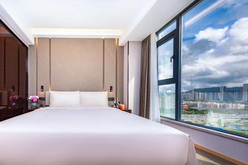 Postel nebo postele na pokoji v ubytování Atour Hotel Zhuhai Gongbei Fuhuali