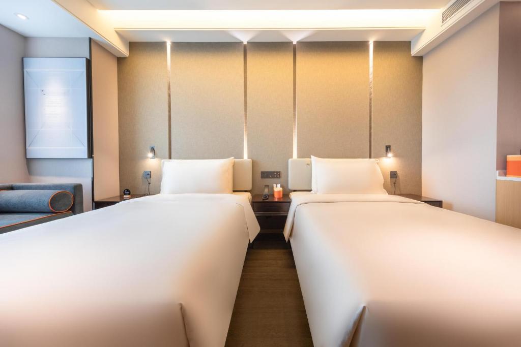 Postel nebo postele na pokoji v ubytování Atour Hotel Zhuhai Gongbei Fuhuali