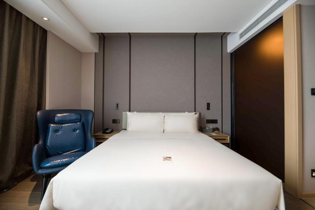 Postel nebo postele na pokoji v ubytování Atour S Hotel Shenzhen Longgang Zhonghaixing