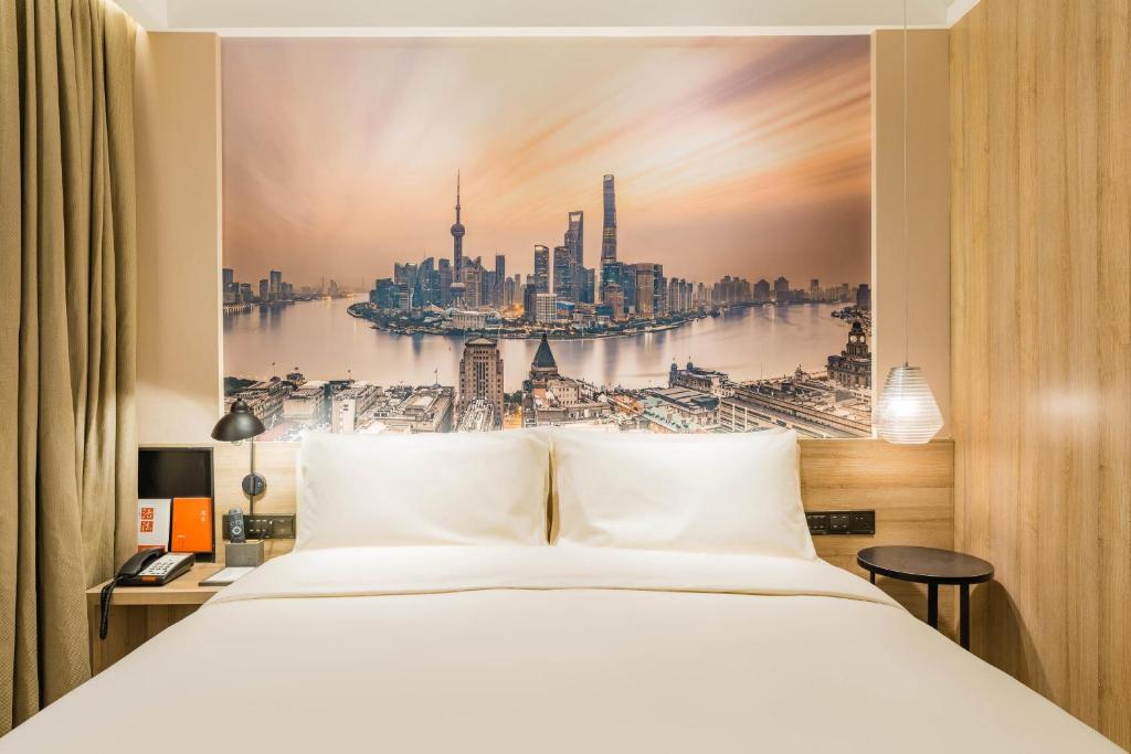 Postel nebo postele na pokoji v ubytování Atour Hotel Shanghai The Old Bund Pier