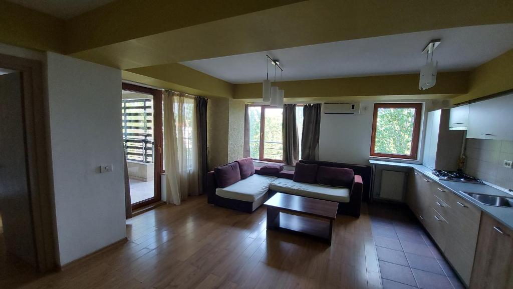 Mamaia Miraj E4 - Hizvo