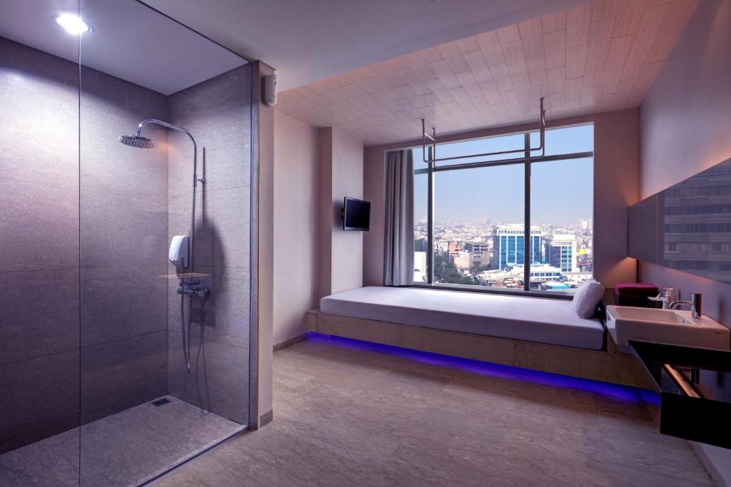 Postel nebo postele na pokoji v ubytování Grand Mercure Jakarta Harmoni