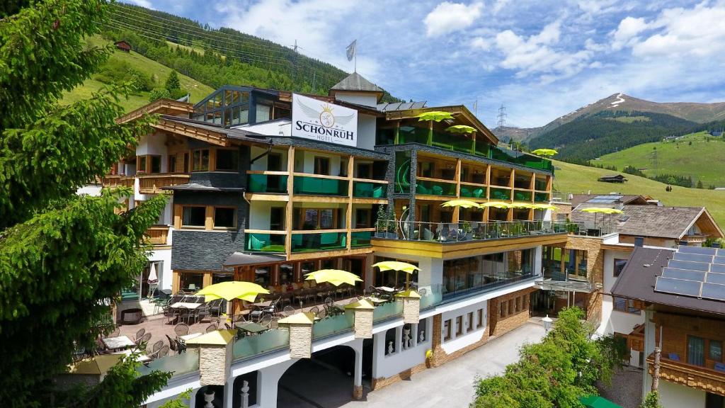 Nespecifikovaný výhled na hory nebo výhled na hory při pohledu z hotelu
