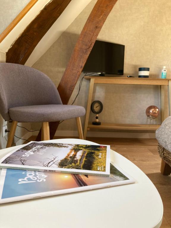 TV a/nebo společenská místnost v ubytování Chambres dhotes a la ferme