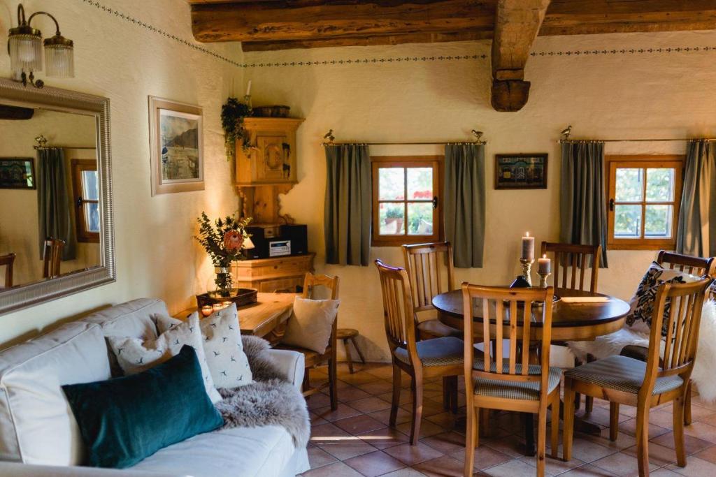 Posezení v ubytování Almchalet bei Pörtschach