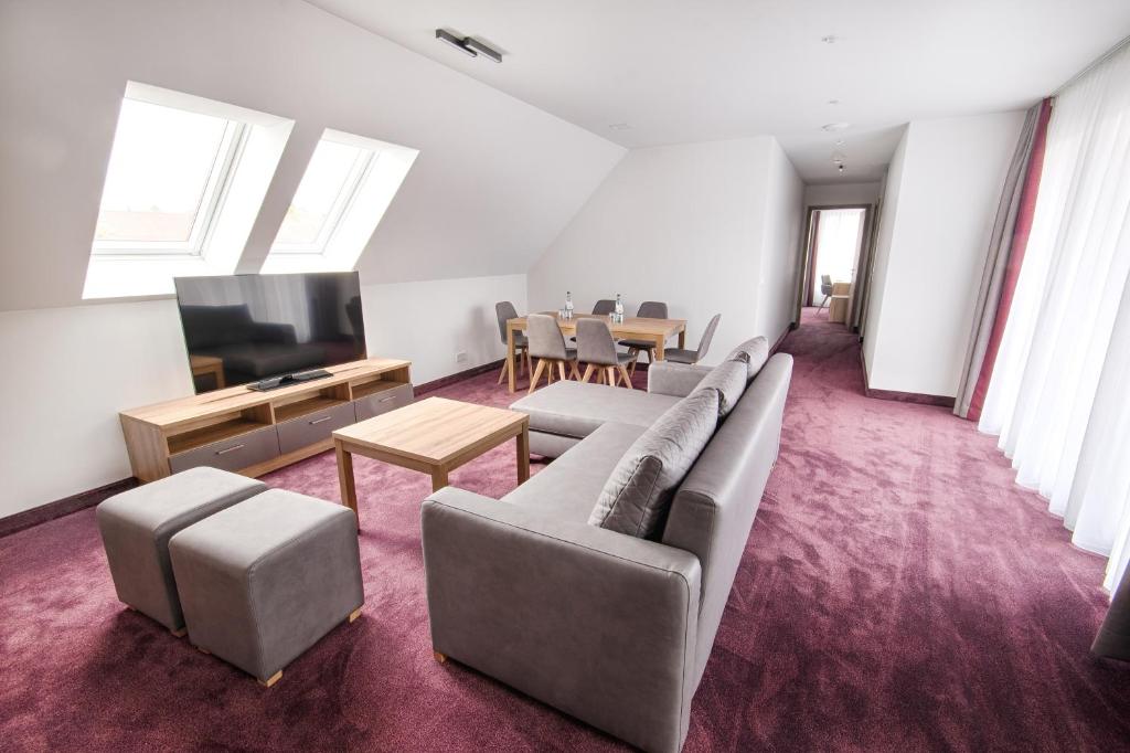 TV a/nebo společenská místnost v ubytování Hotel Kupferzell