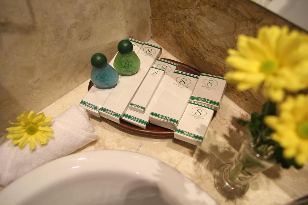 Koupelna v ubytování Lorin Syariah Solo Hotel