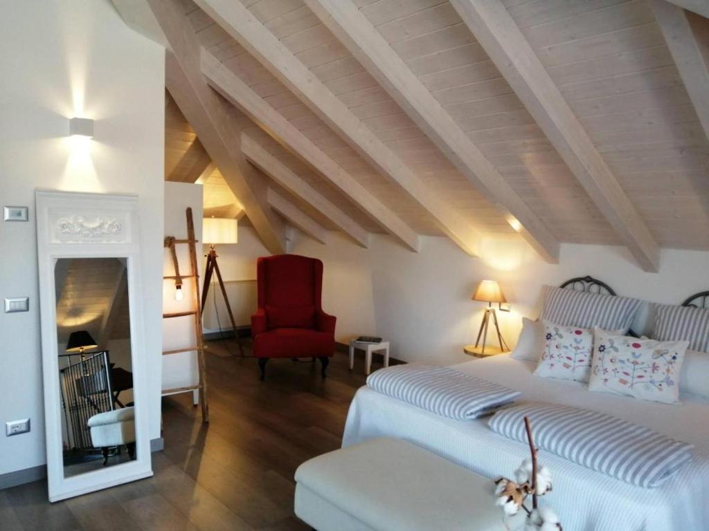 A bed or beds in a room at Bellagio Holiday Home