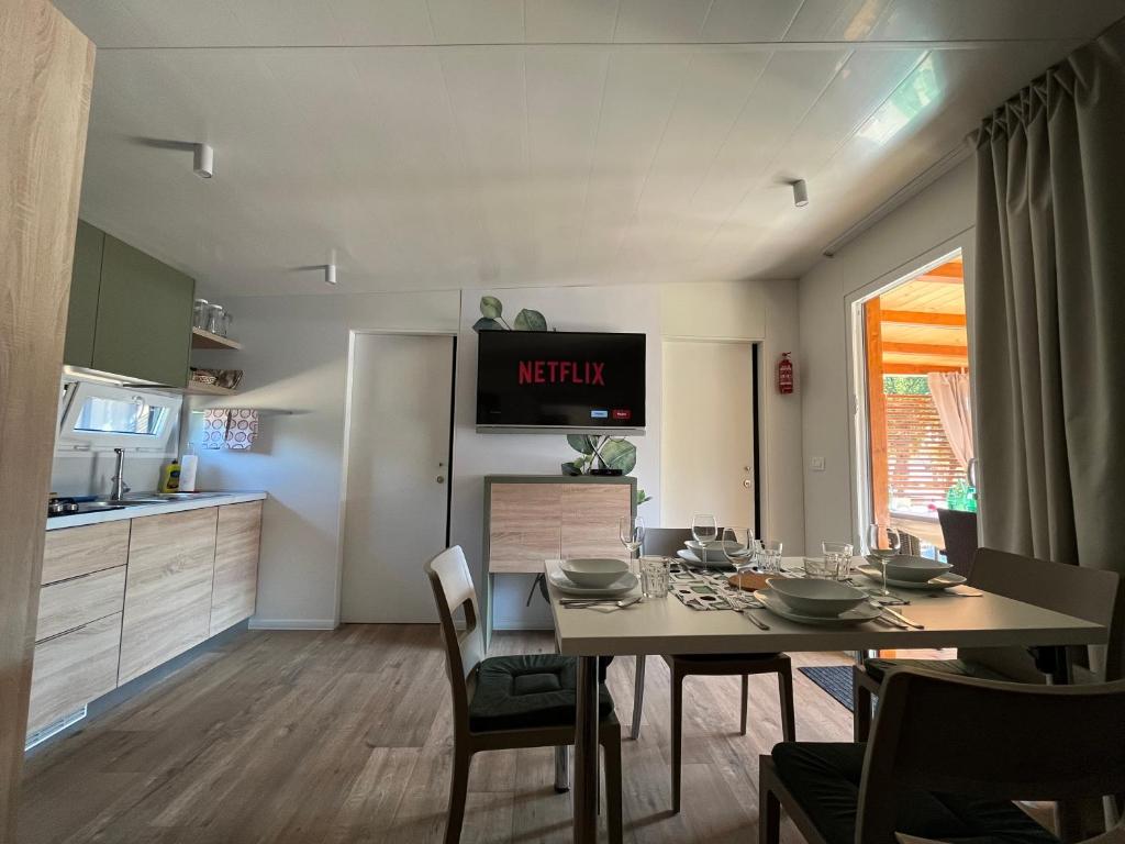 Kuchyň nebo kuchyňský kout v ubytování Mobile Home Karlo