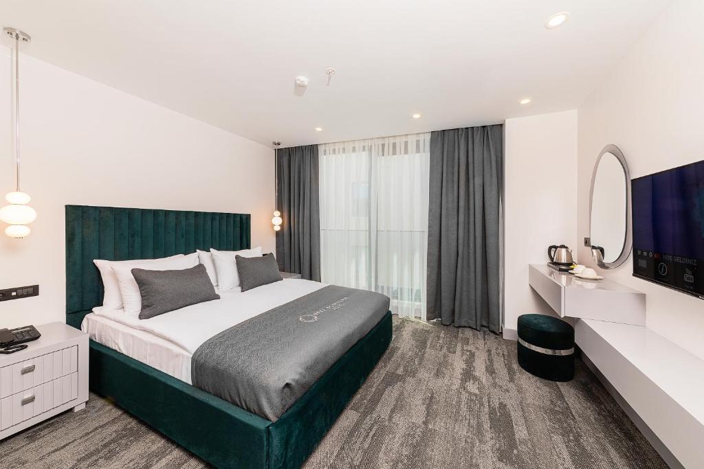 The Pera Bosphorus Hotel - Standard Double Room