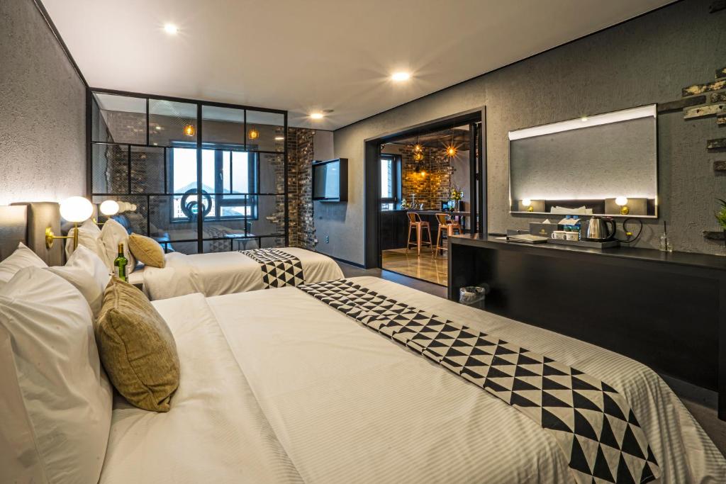 Postel nebo postele na pokoji v ubytování Embledon Hotel
