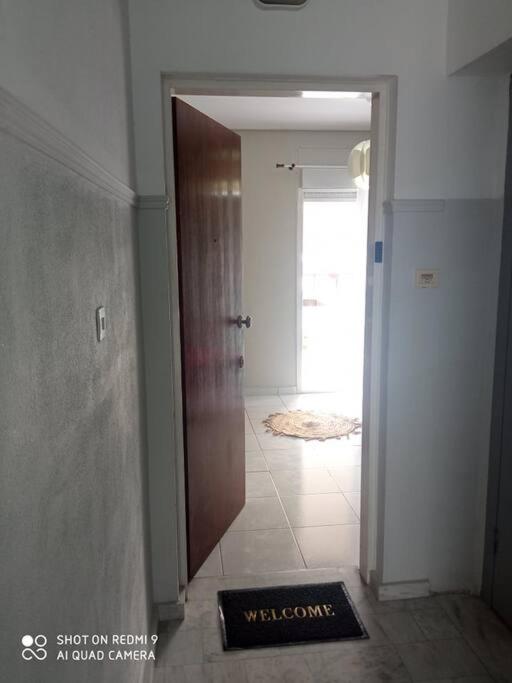 Kúpeľňa v ubytovaní Lemon - HappyHostGr - Downtown Apartment