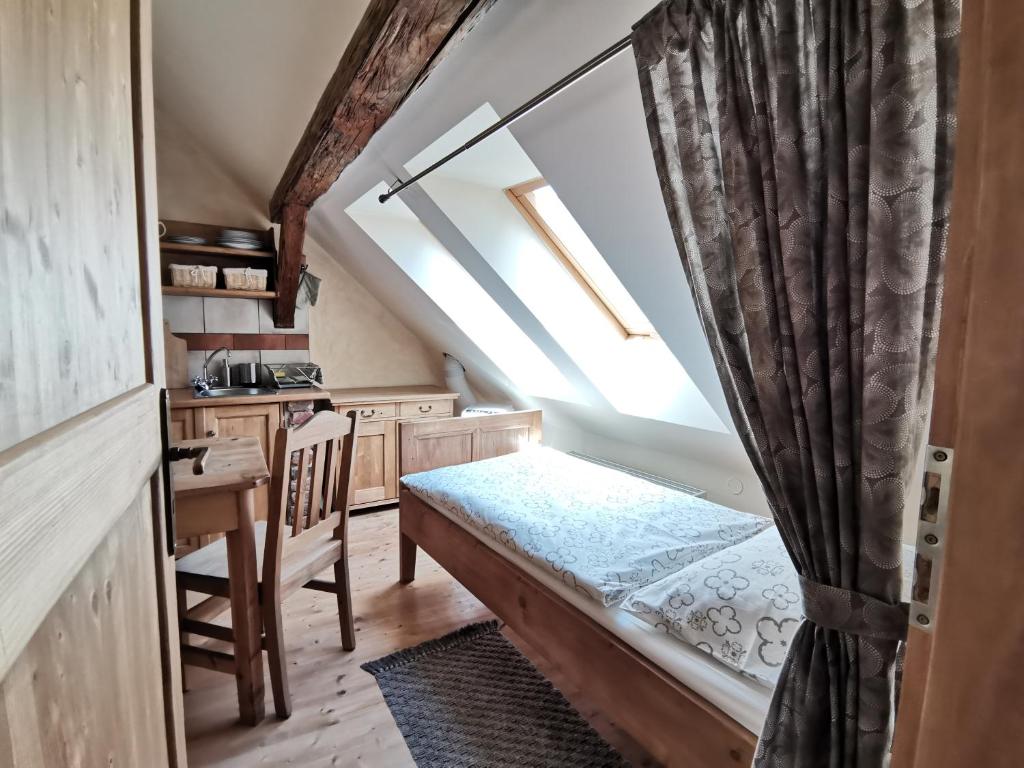 Postel nebo postele na pokoji v ubytování Apartmány U Koudelníka