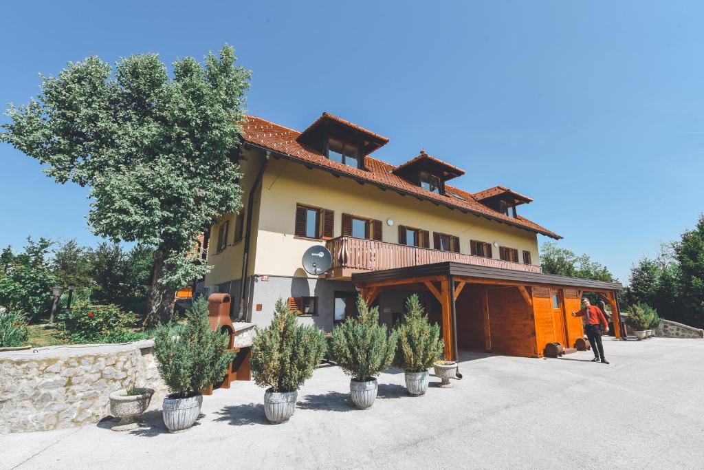 een groot gebouw met potplanten ervoor bij Apartments Jernej with Onsite Wellness in Brežice