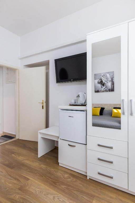 Televízia a/alebo spoločenská miestnosť v ubytovaní Guest House Anna