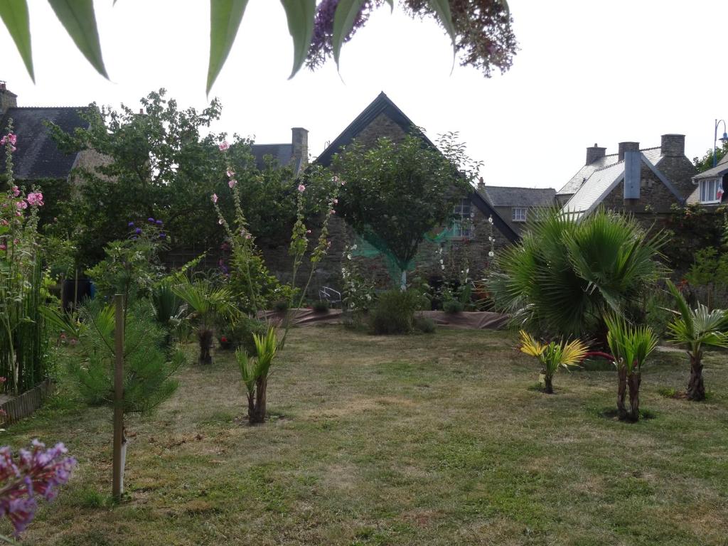 Zahrada ubytování Studio "LA MEDINA", PISCINE dès le 12 juillet, JARDIN BOTANIQUE, COMMERCES &MER