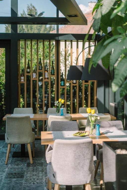 Reštaurácia alebo iné gastronomické zariadenie v ubytovaní Ibrahim Boutique Hotel