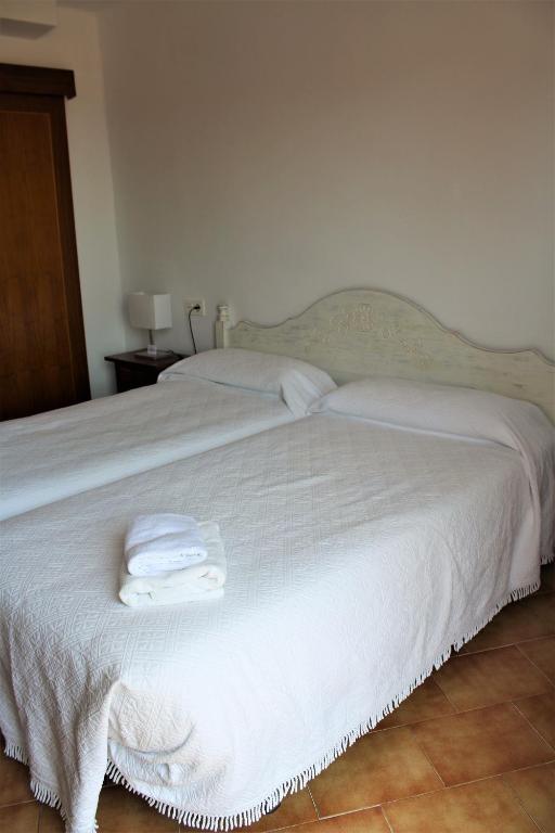 Postel nebo postele na pokoji v ubytování Pensión Sevillano