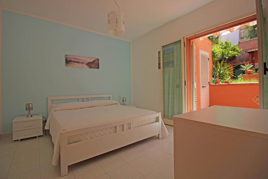 A bed or beds in a room at Villetta Santa Lucia con patio e giardino by Wonderful Italy