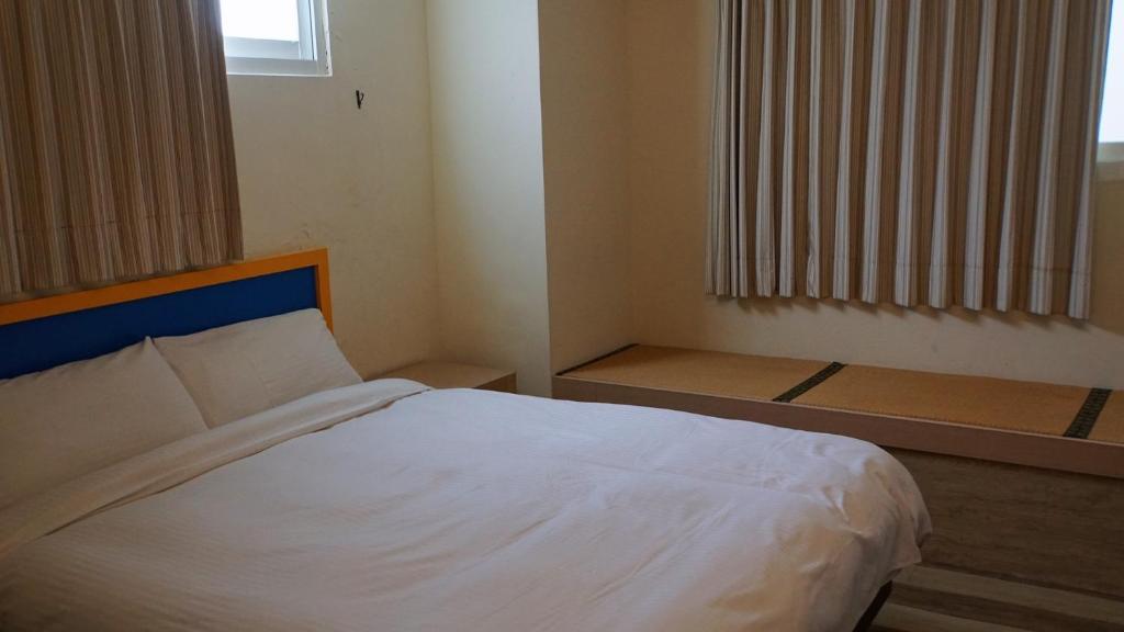 Postel nebo postele na pokoji v ubytování Hwa Hong Hotel