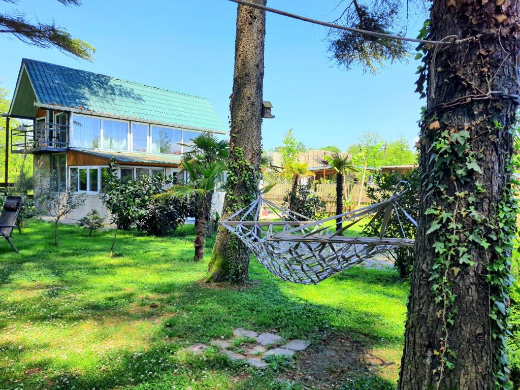 Zahrada ubytování House & Yard Sesil Forest 90m to beach Kaprovani
