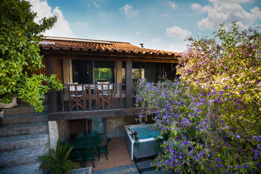 Κήπος έξω από το Pedra Bela - Cozy House w/ Private Jacuzzi @ Geres